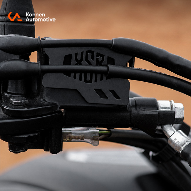 Front reservoir Guard for Yamaha XSR 155 BL